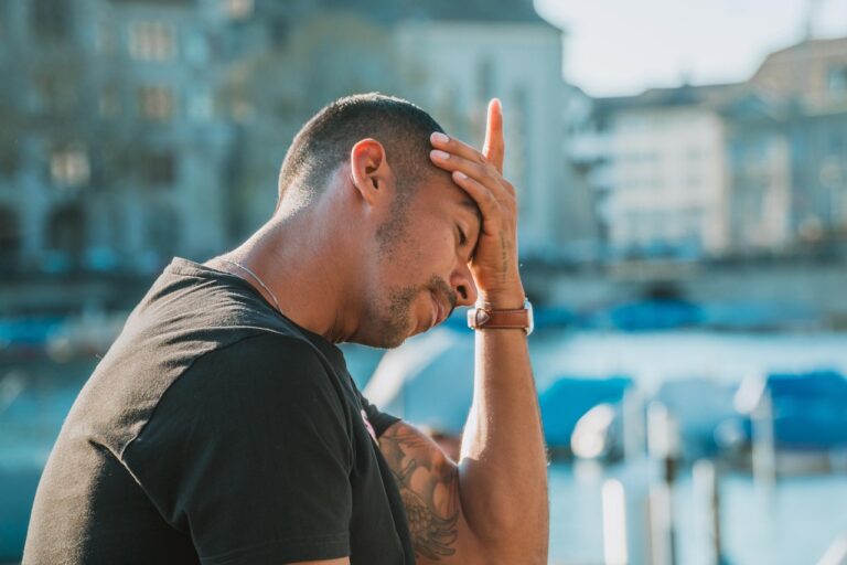 Como funciona o atendimento especializado para pessoas com dores persistentes