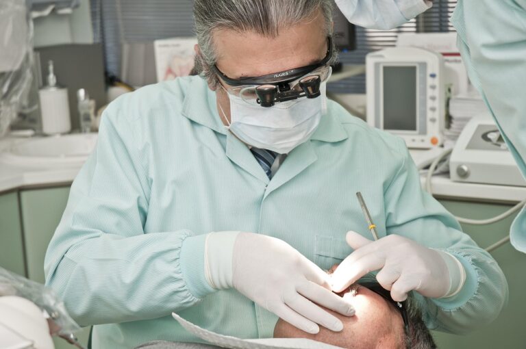 O que fazer imediatamente após sofrer uma fratura dentária?